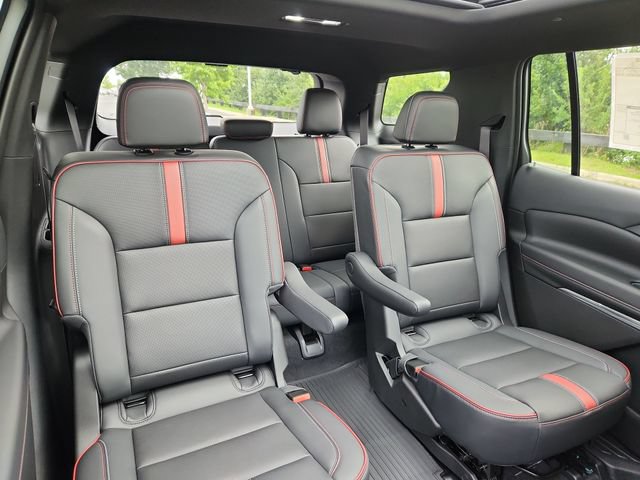 New 2027 Chevrolet Traverse RS w/ LPO, Floor Liner Package FWD image 17