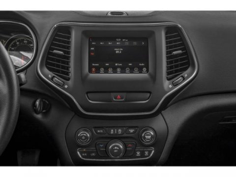 Used 2019 Jeep Cherokee Latitude Plus AWD/4WD image 13