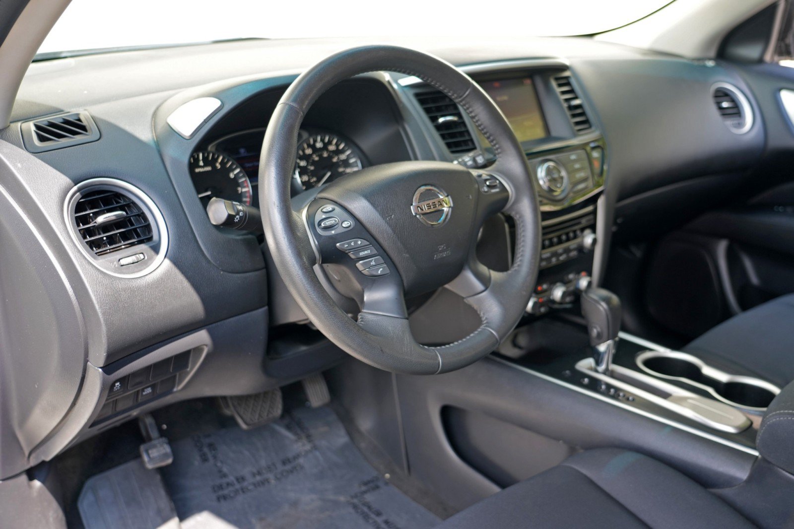 Used 2017 Nissan Pathfinder SV FWD image 12