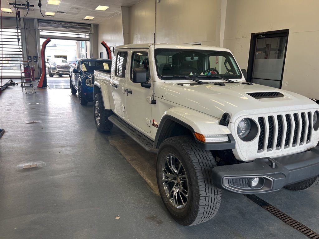 Used 2023 Jeep Gladiator Mojave w/ LED Lighting Group AWD/4WD image 1
