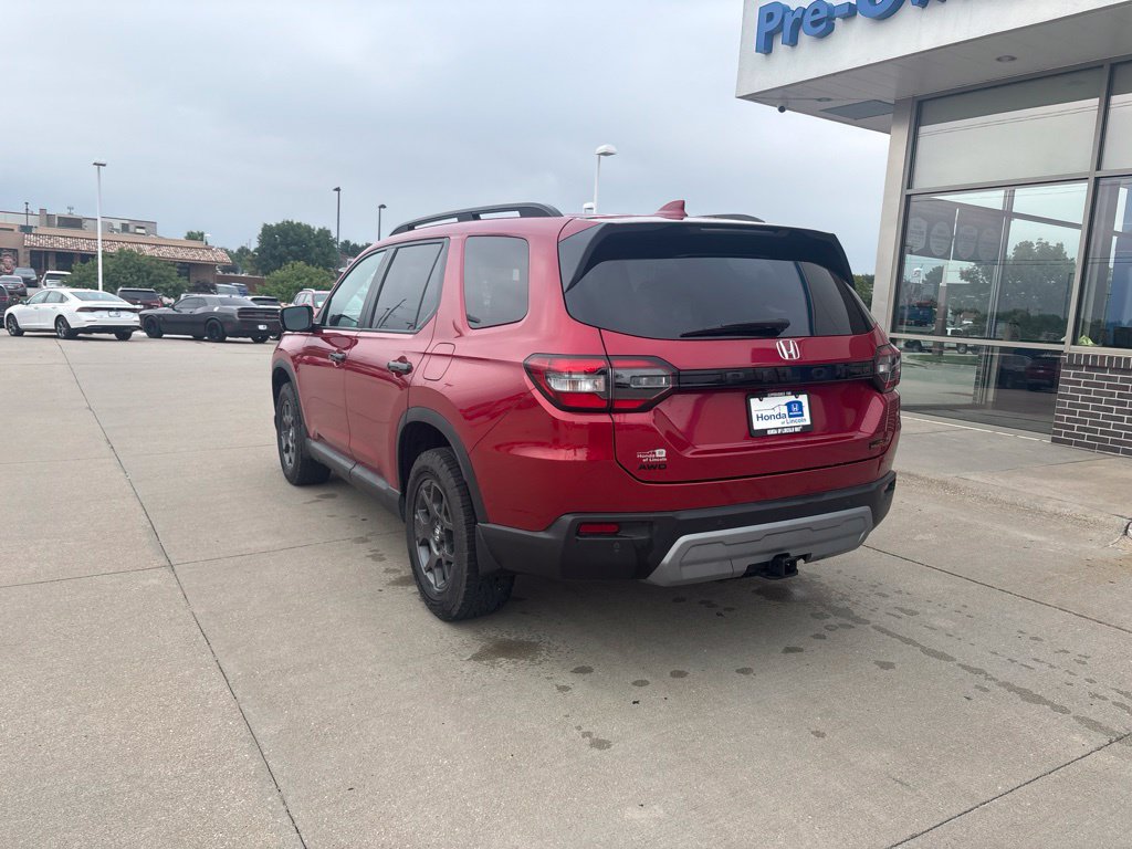 Certified 2025 Honda Pilot TrailSport image 7