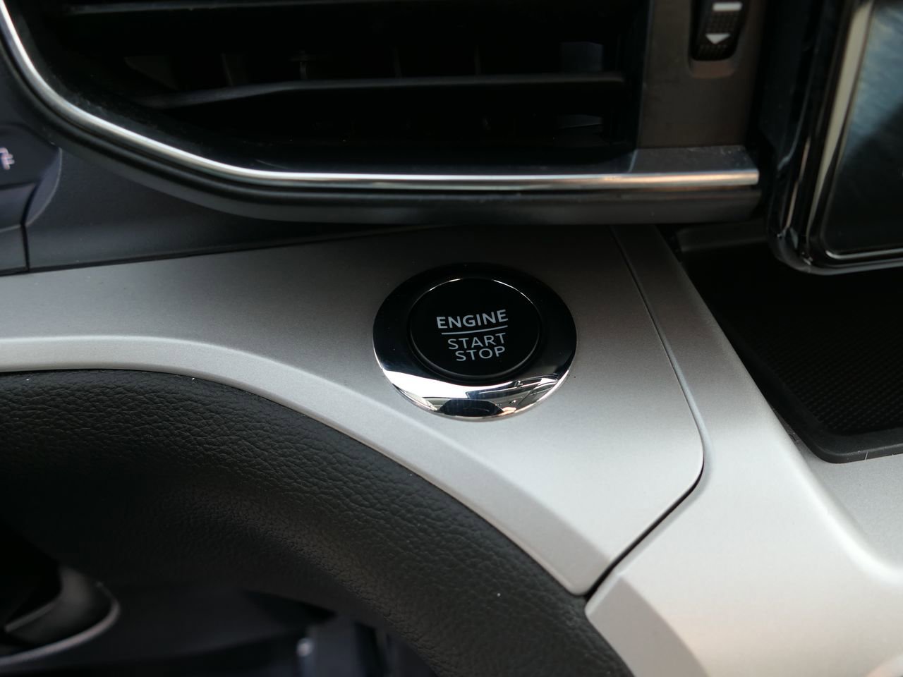 Used 2024 Ford Explorer XLT w/ Equipment Group 202A image 16