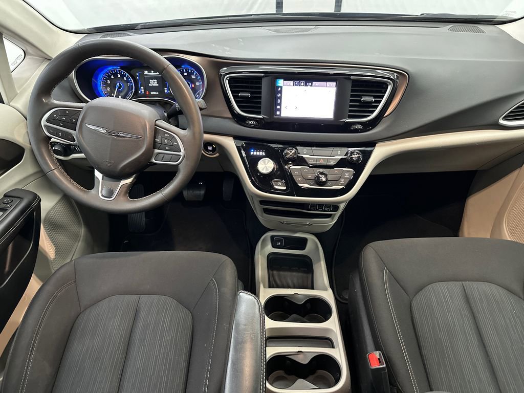 Used 2024 Chrysler Voyager LX image 24