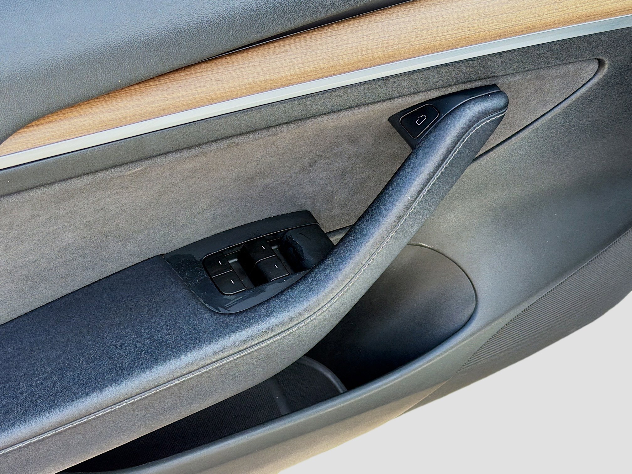 Used 2023 Tesla Model 3 Standard Range image 22