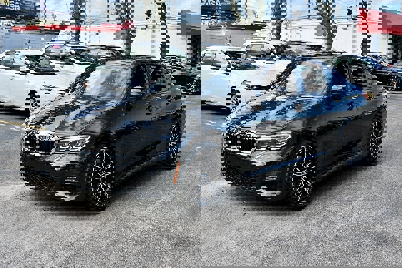 Used 2020 BMW 330i xDrive Sedan w/ M Sport Package image 3