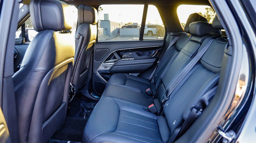 Used 2023 Land Rover Range Rover SE image 23