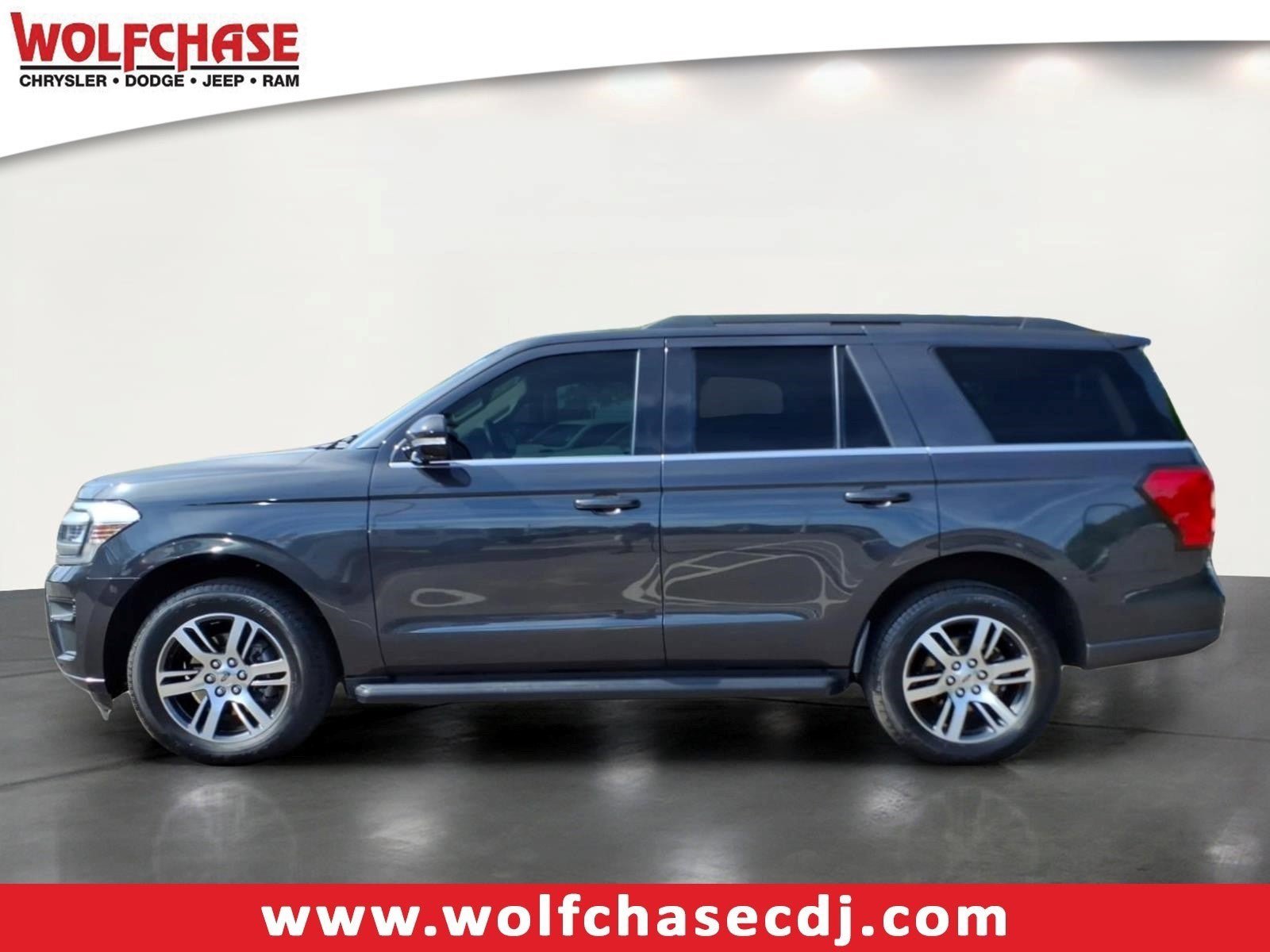 Used 2024 Ford Expedition XLT RWD image 2