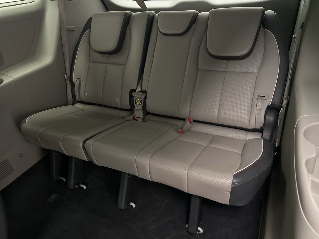 Used 2018 Kia Sedona SX image 13