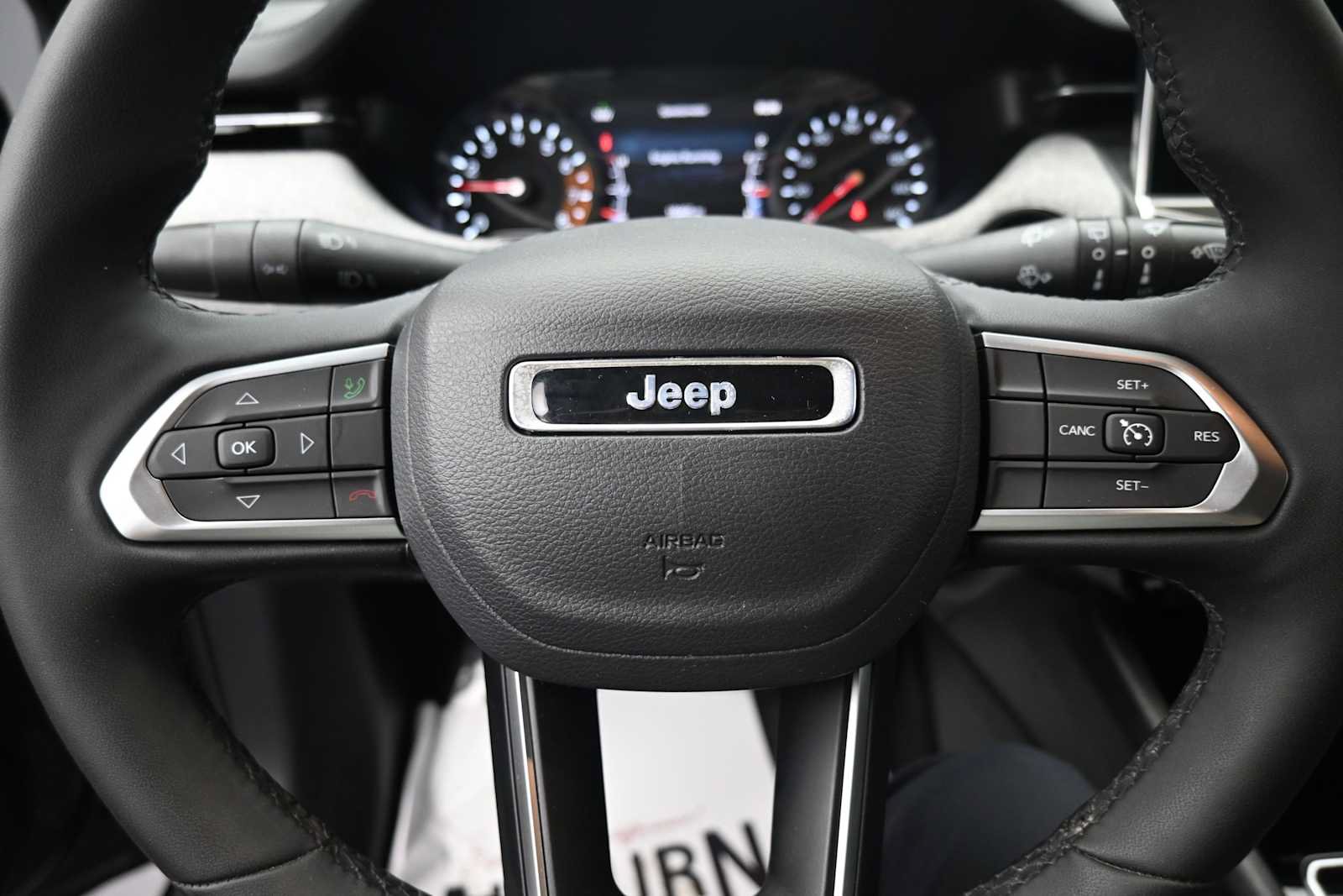 Used 2024 Jeep Compass Latitude w/ Convenience Group AWD/4WD image 6