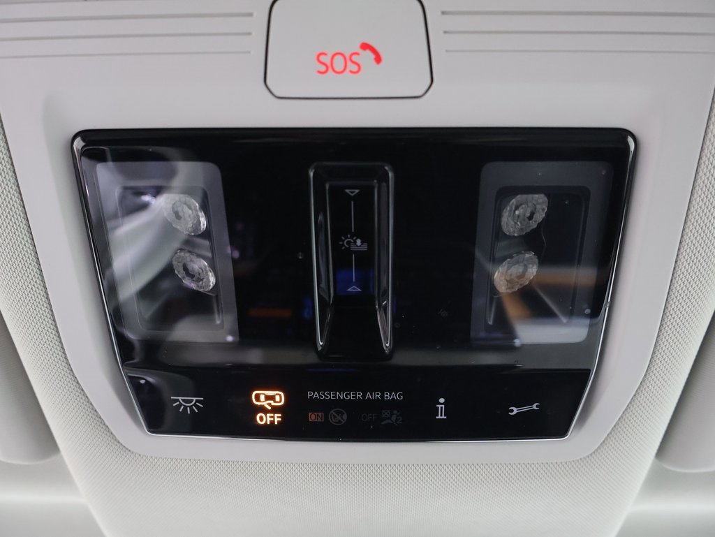 Used 2025 Volkswagen ID. Buzz 1st Edition image 8