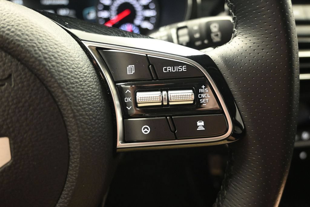 Certified 2022 Kia Seltos SX w/ Sunroof Package AWD/4WD image 28