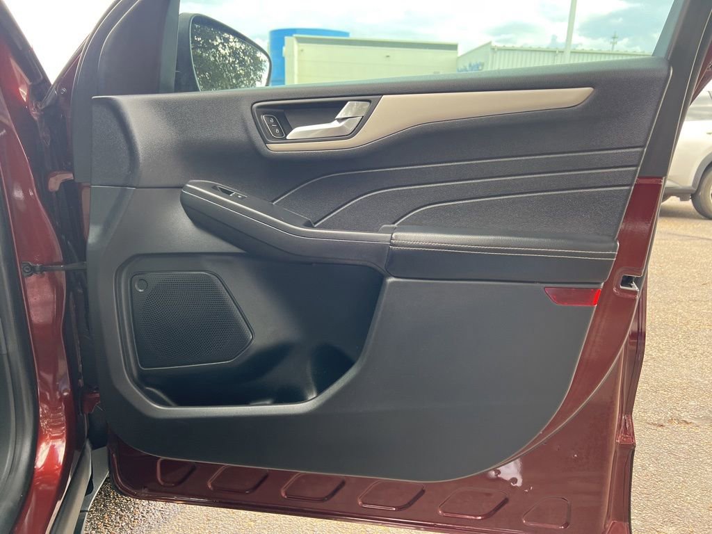 Used 2021 Ford Escape SE image 11