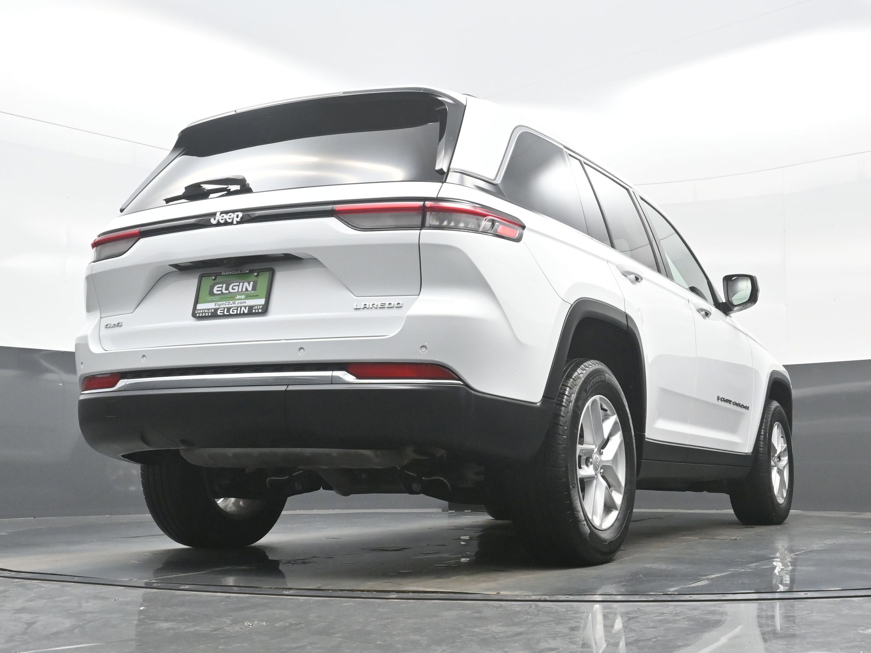 Used 2024 Jeep Grand Cherokee Laredo X image 31