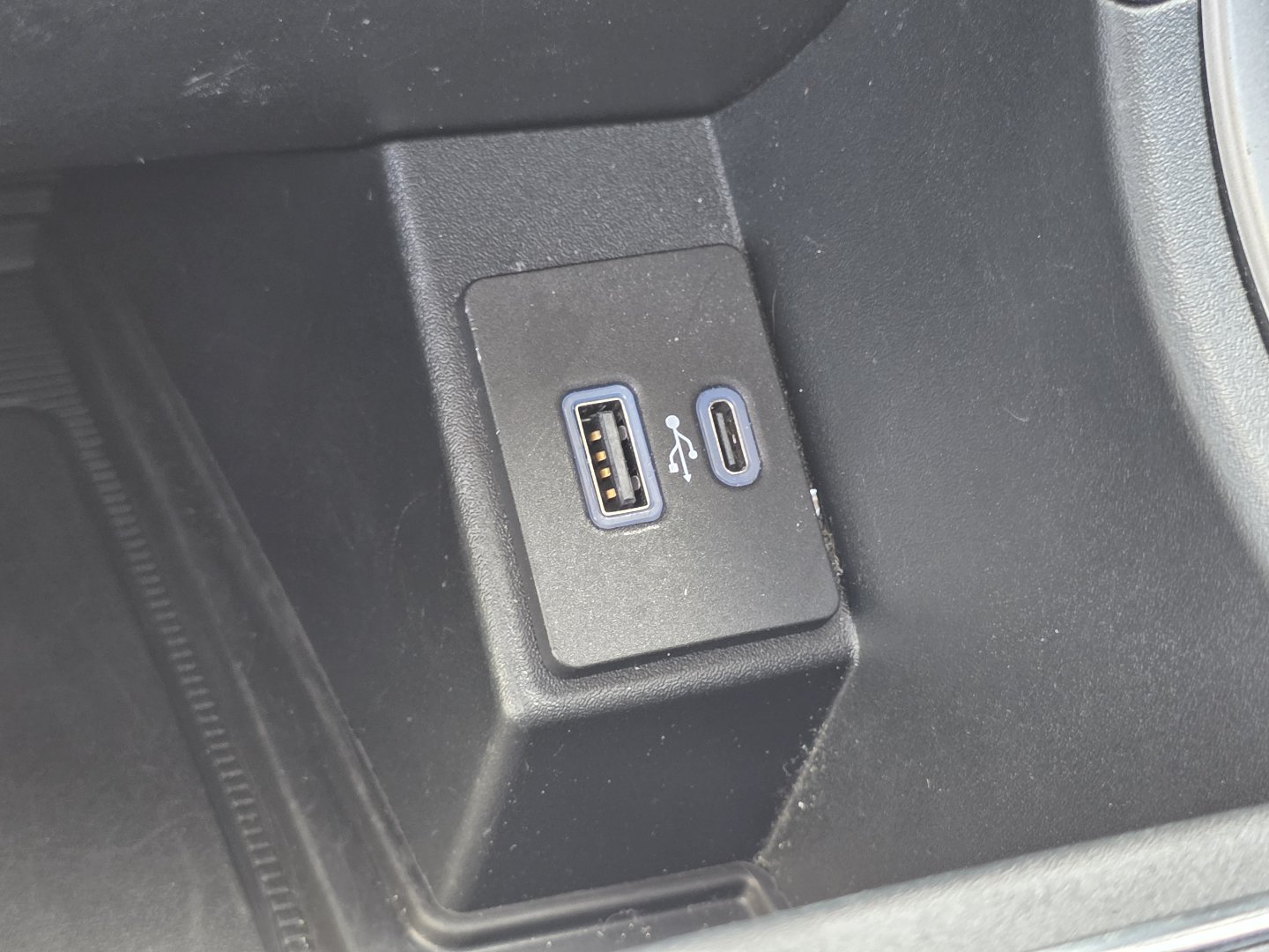 Used 2021 Ford Edge SEL w/ Convenience Package AWD/4WD image 5