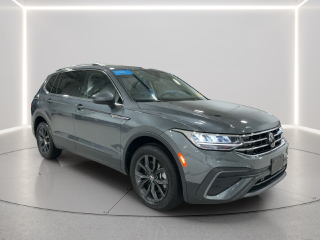 Used 2024 Volkswagen Tiguan SE w/ Panoramic Sunroof Package AWD/4WD image 8