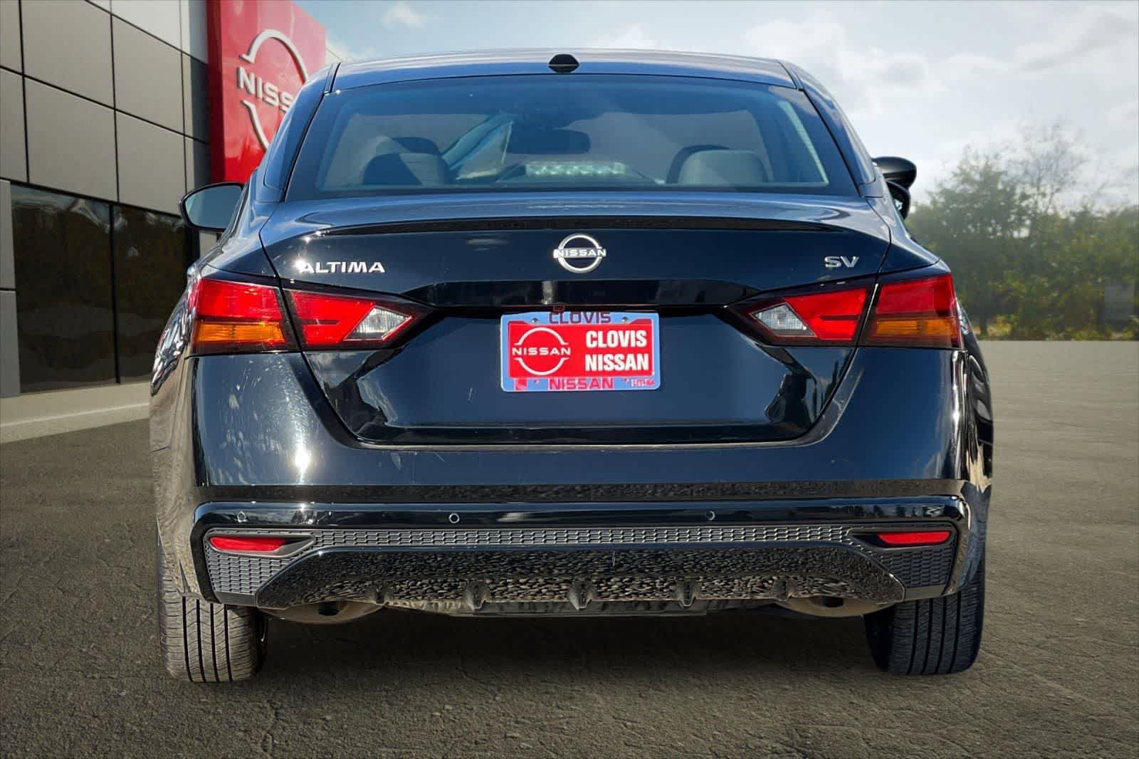 Used 2024 Nissan Altima 2.5 SV FWD image 8
