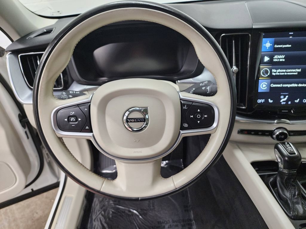 Used 2020 Volvo XC60 T6 Momentum AWD/4WD image 14