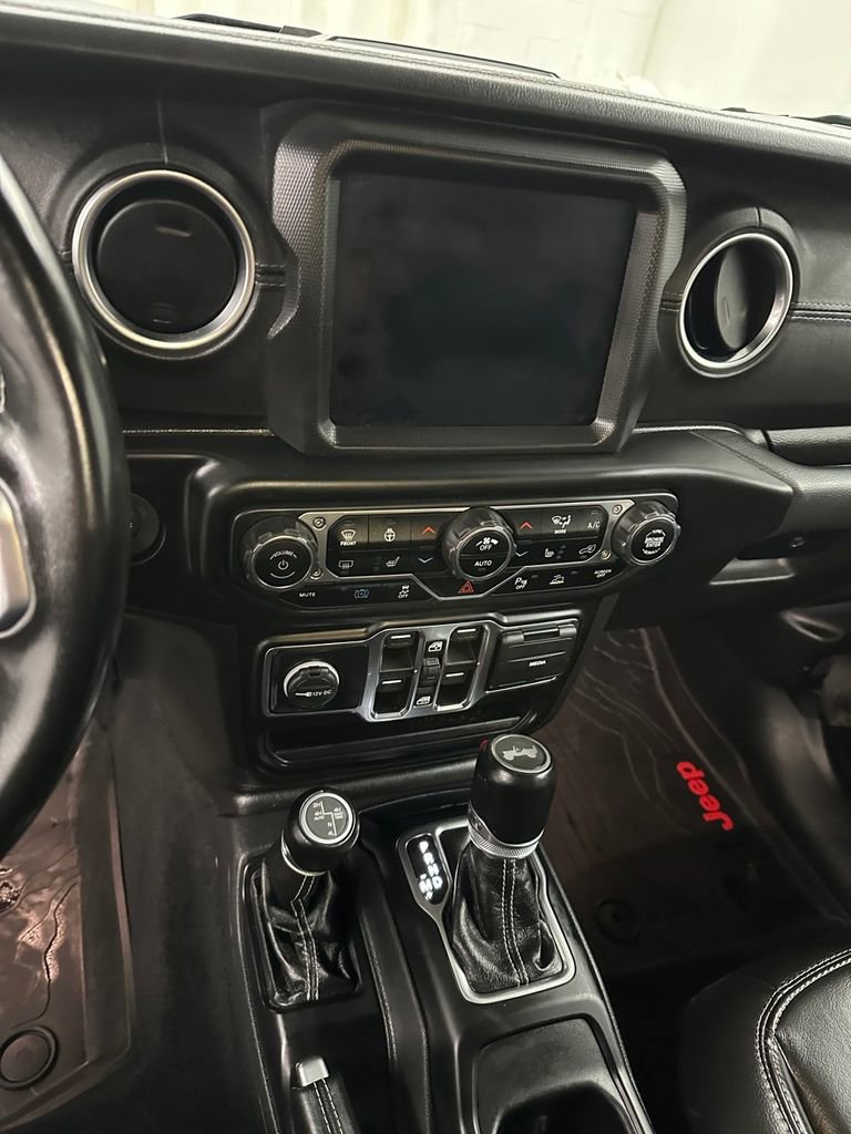 Used 2021 Jeep Wrangler Unlimited Sahara w/ Cold Weather Group image 17
