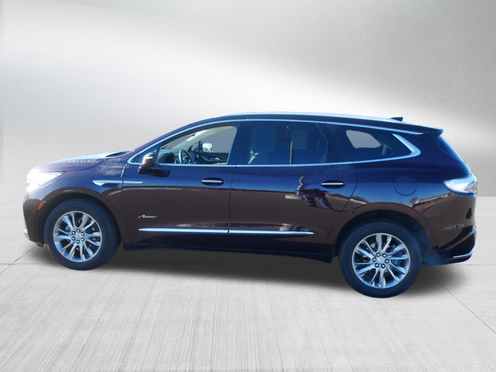 Used 2023 Buick Enclave Avenir w/ Avenir Technology Package image 4