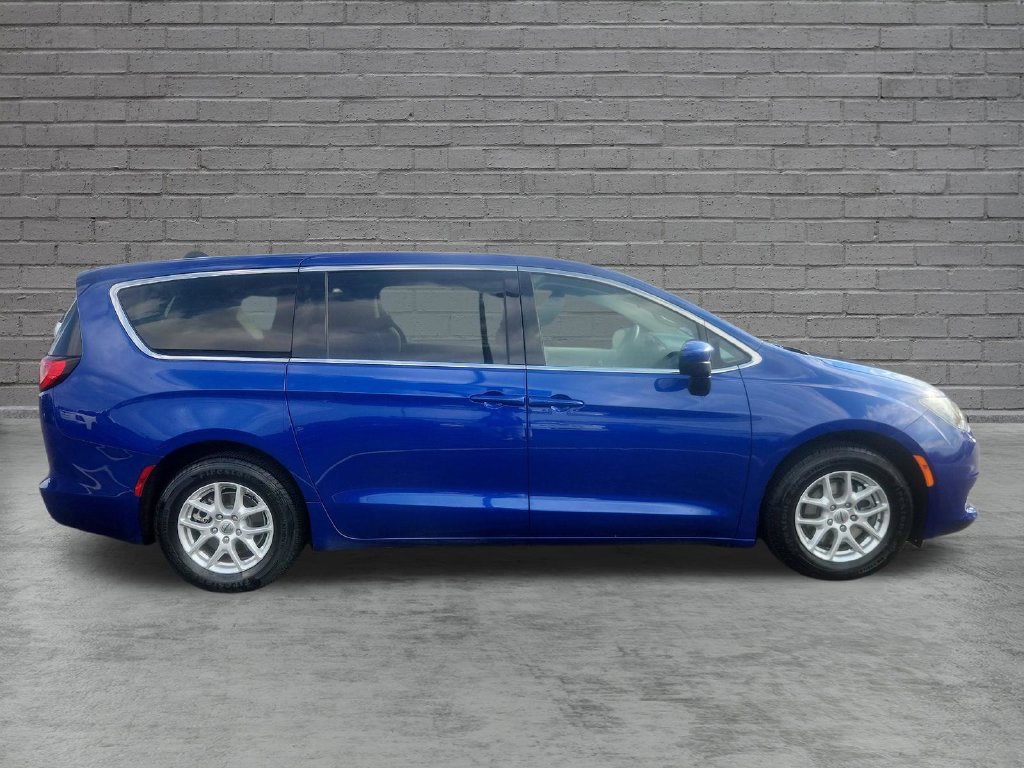 Used 2021 Chrysler Voyager LX FWD image 14