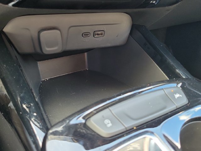 Used 2025 Chevrolet Trax RS FWD image 33