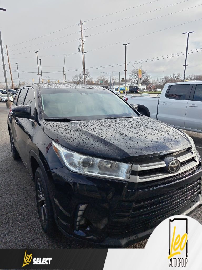 Used 2019 Toyota Highlander LE image 3