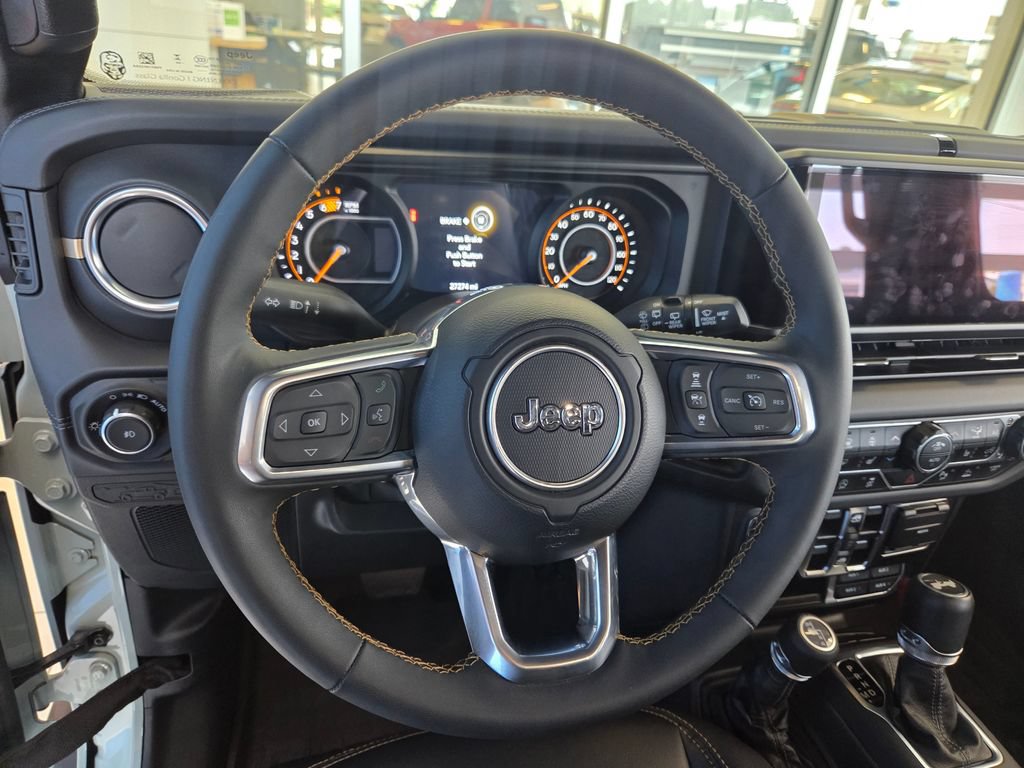 Used 2024 Jeep Wrangler Unlimited Sahara w/ Technology Group AWD/4WD image 37