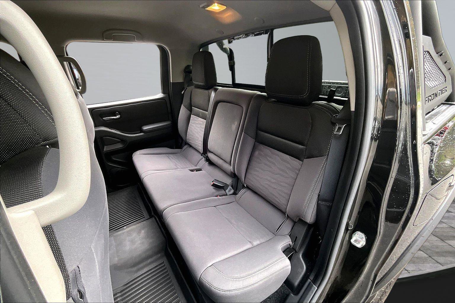 Used 2024 Nissan Frontier SV w/ Hardbody Edition AWD/4WD image 27
