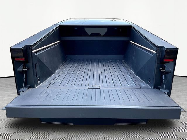 Used 2025 Tesla Cybertruck AWD Crew Cab image 9