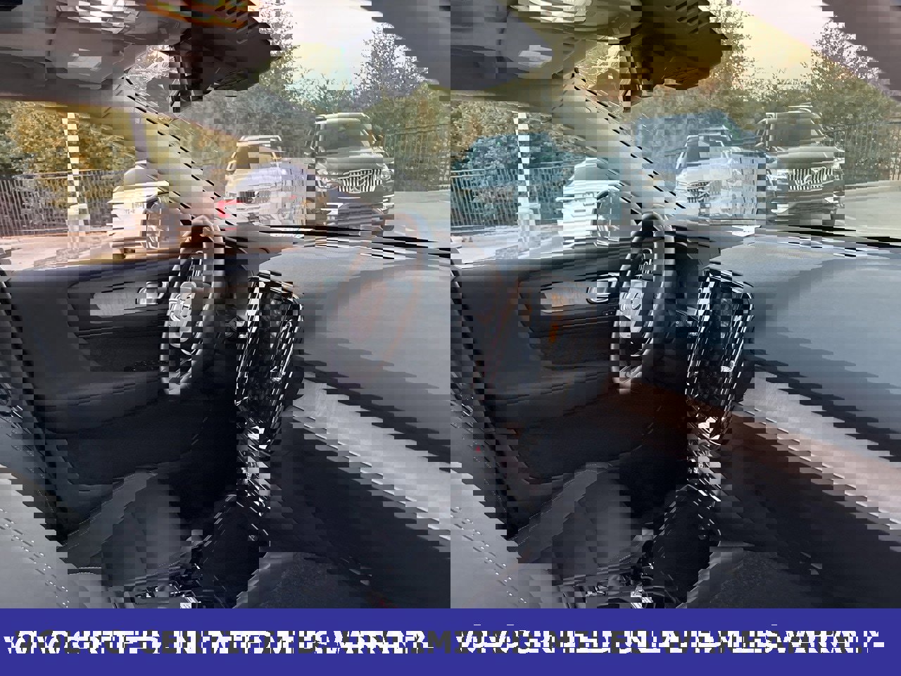 Certified 2025 Volvo XC40 B5 Core image 13