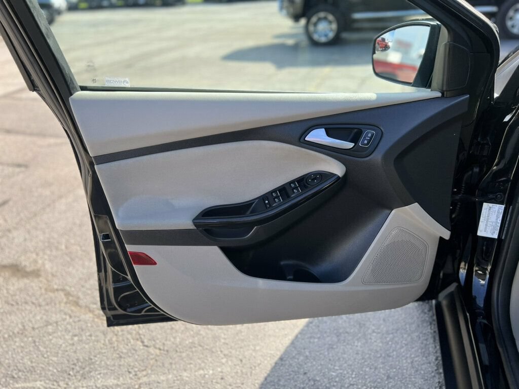 Used 2018 Ford Focus Electric Hatchback FWD image 10