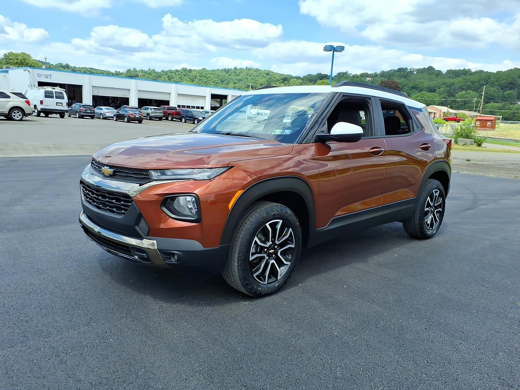 Used 2021 Chevrolet TrailBlazer ACTIV w/ Technology Package AWD/4WD image 2