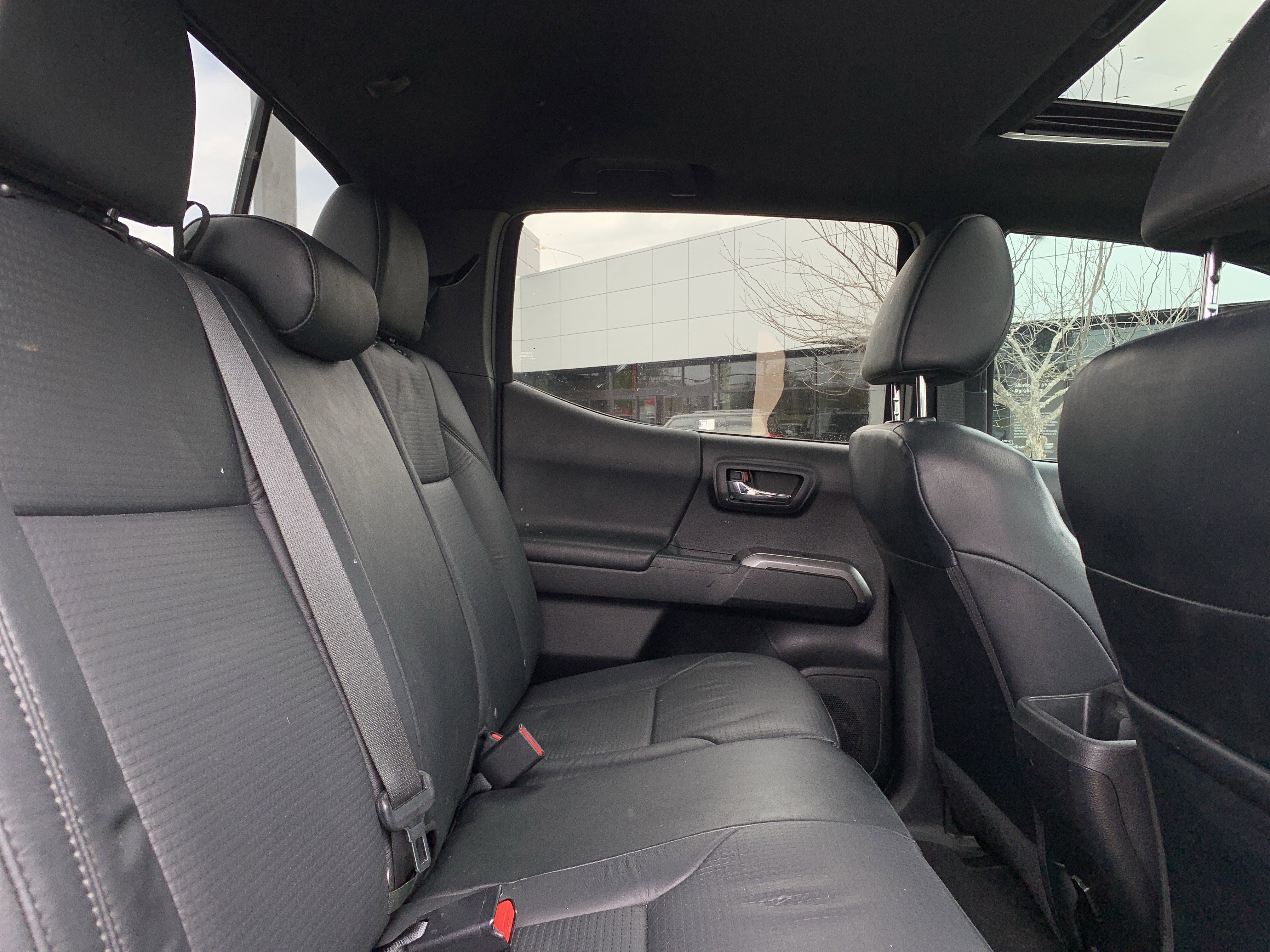 Used 2021 Toyota Tacoma Limited image 33