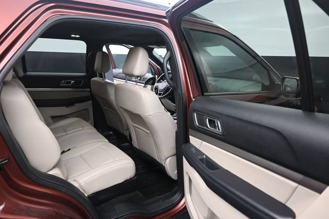 Used 2018 Ford Explorer XLT w/ Equipment Group 202A AWD/4WD image 49