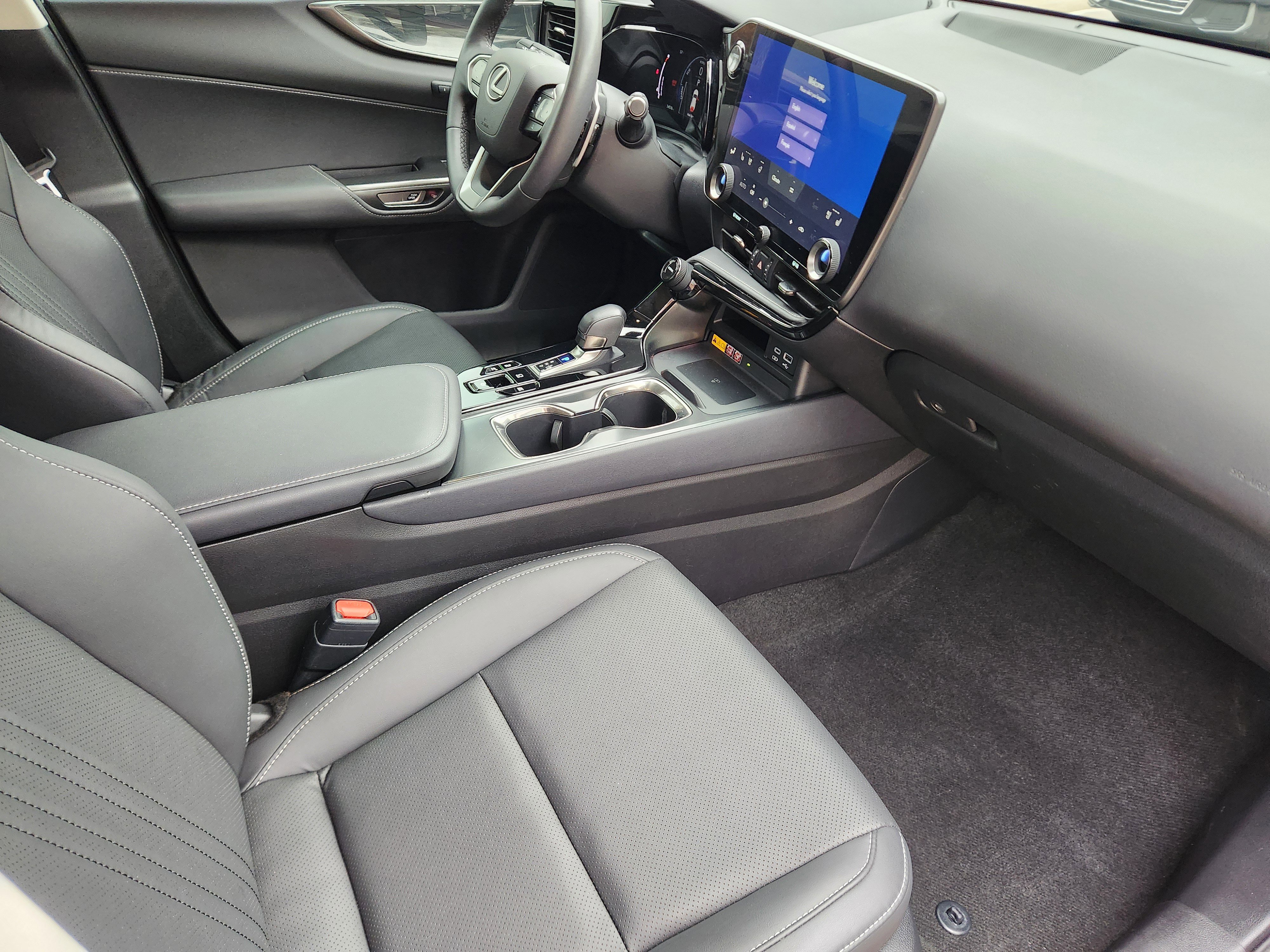 Used 2022 Lexus NX 350h AWD image 16