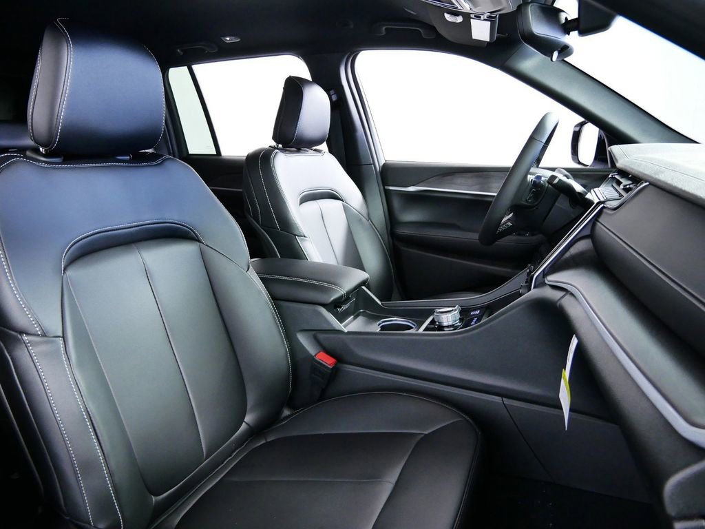 Certified 2024 Jeep Grand Cherokee Limited w/ Black Appearance Package image 25