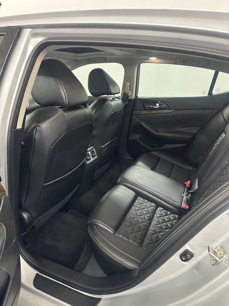 Used 2017 Nissan Maxima Platinum FWD image 26