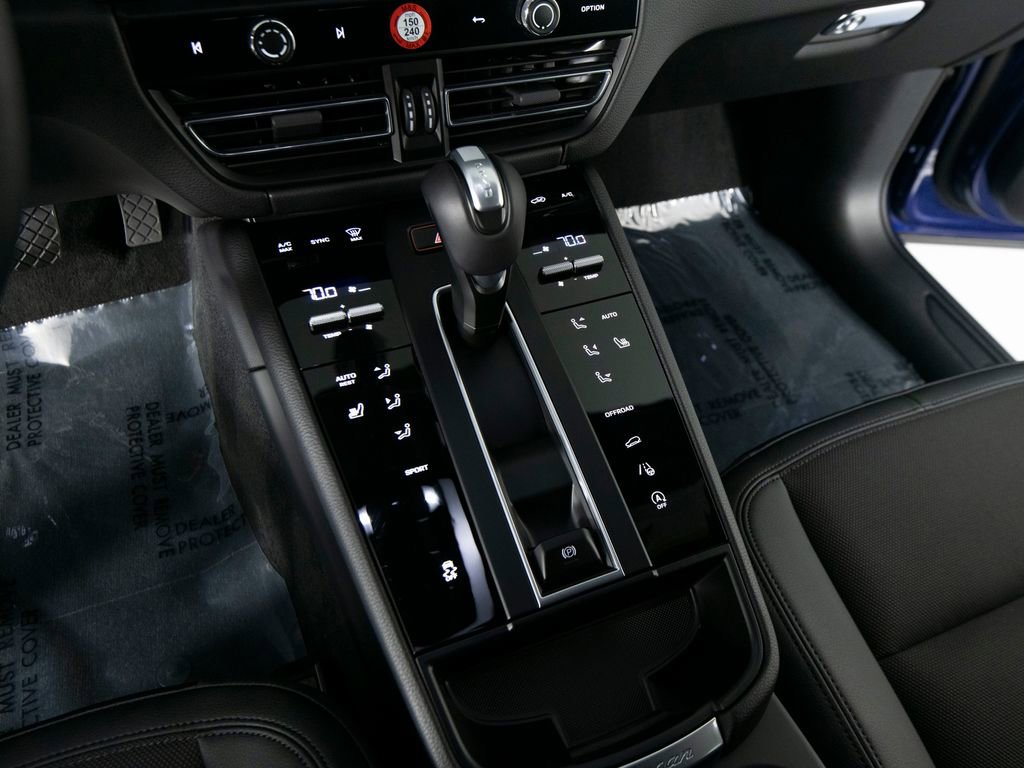 Certified 2025 Porsche Macan image 25