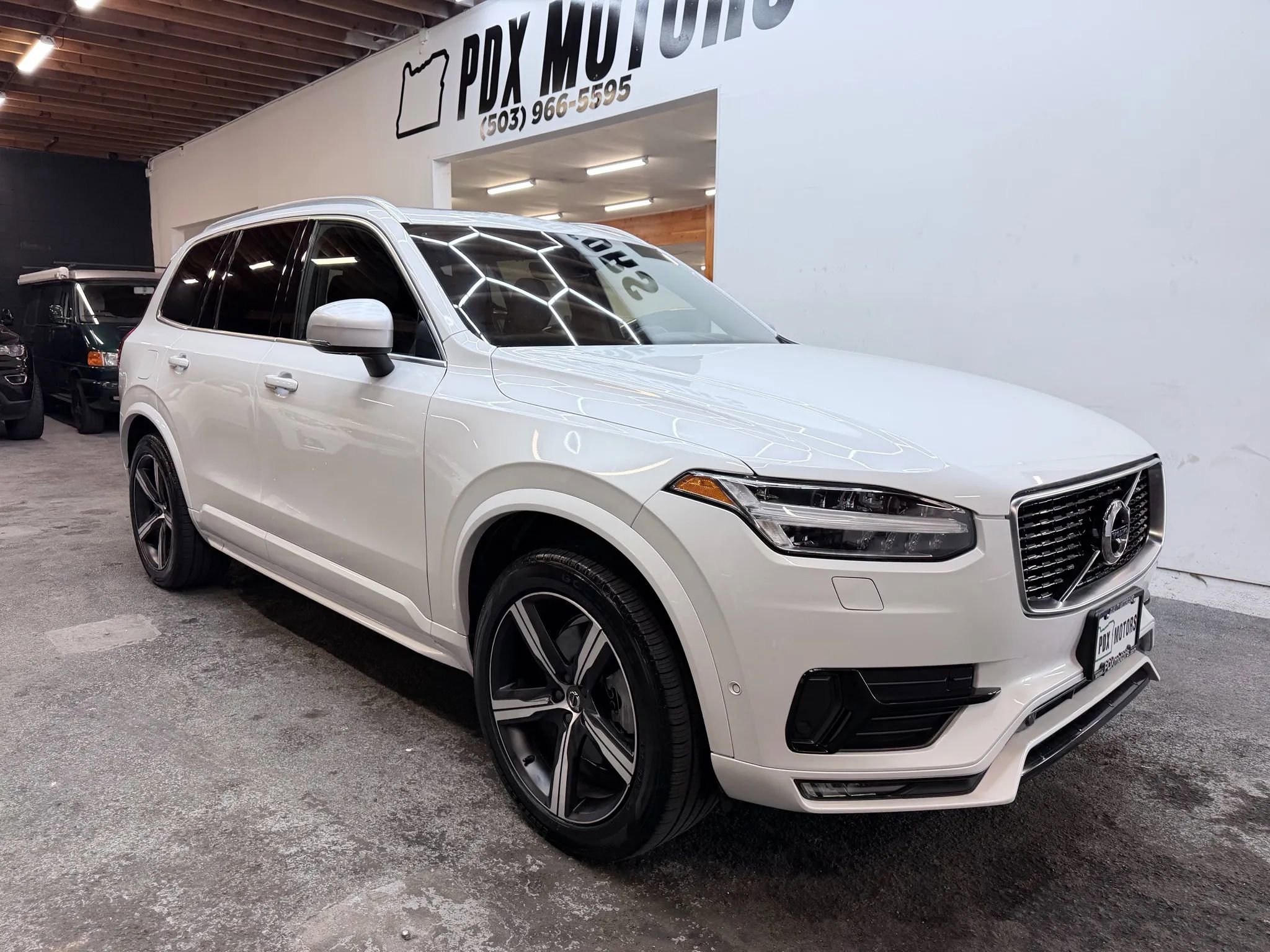 Used 2019 Volvo XC90 T5 R-Design w/ Advanced Package image 2