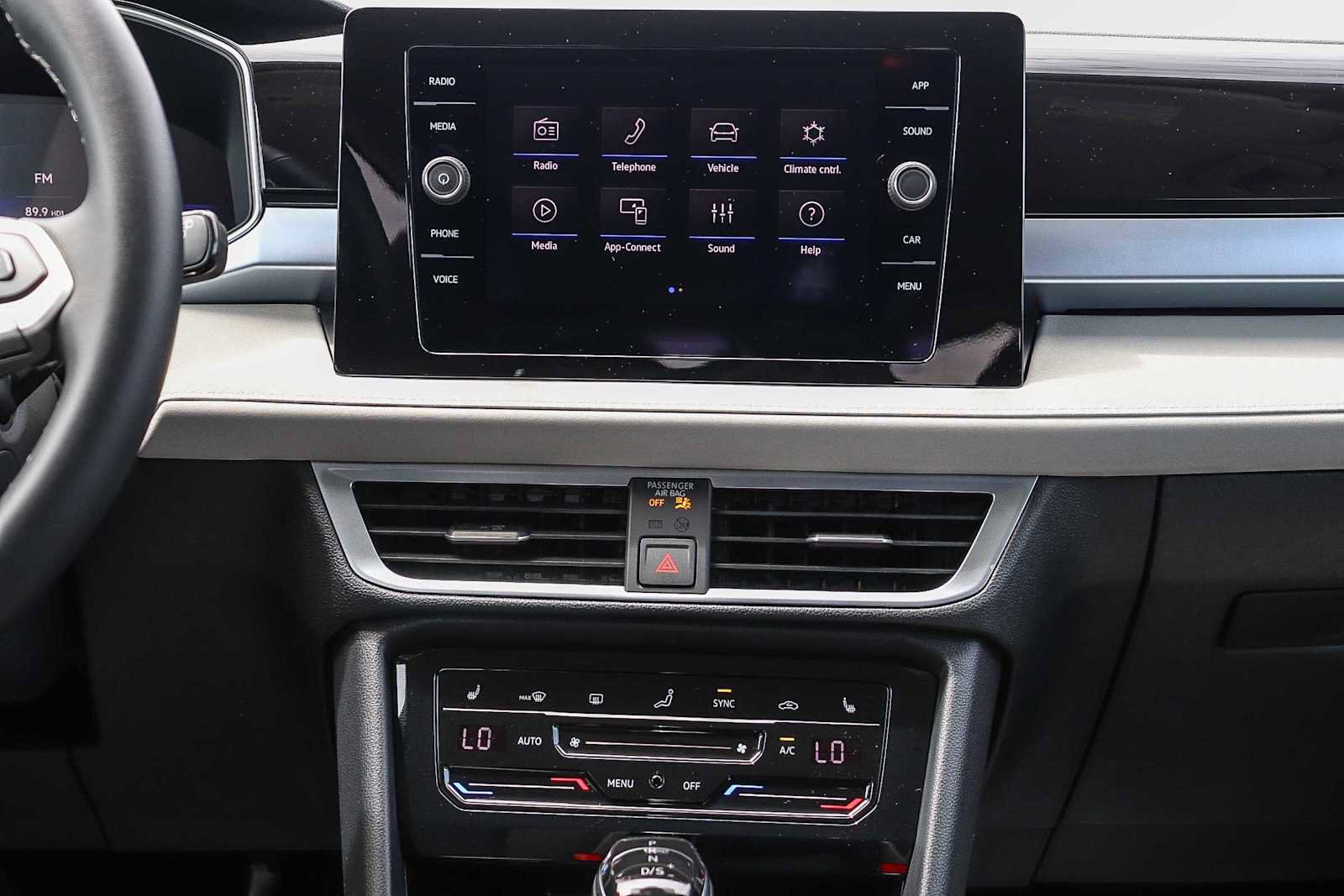New 2025 Volkswagen Taos SE w/ Black Wheel Package FWD image 13