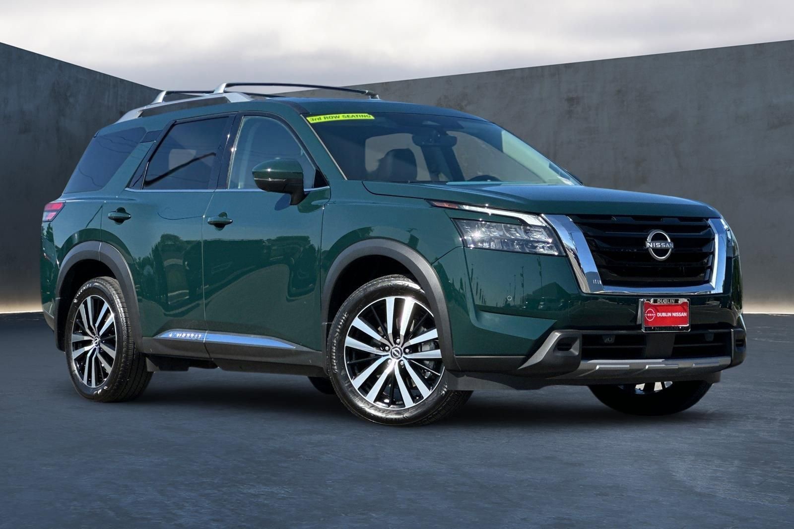 Certified 2025 Nissan Pathfinder Platinum w/ Cargo Package AWD/4WD image 2