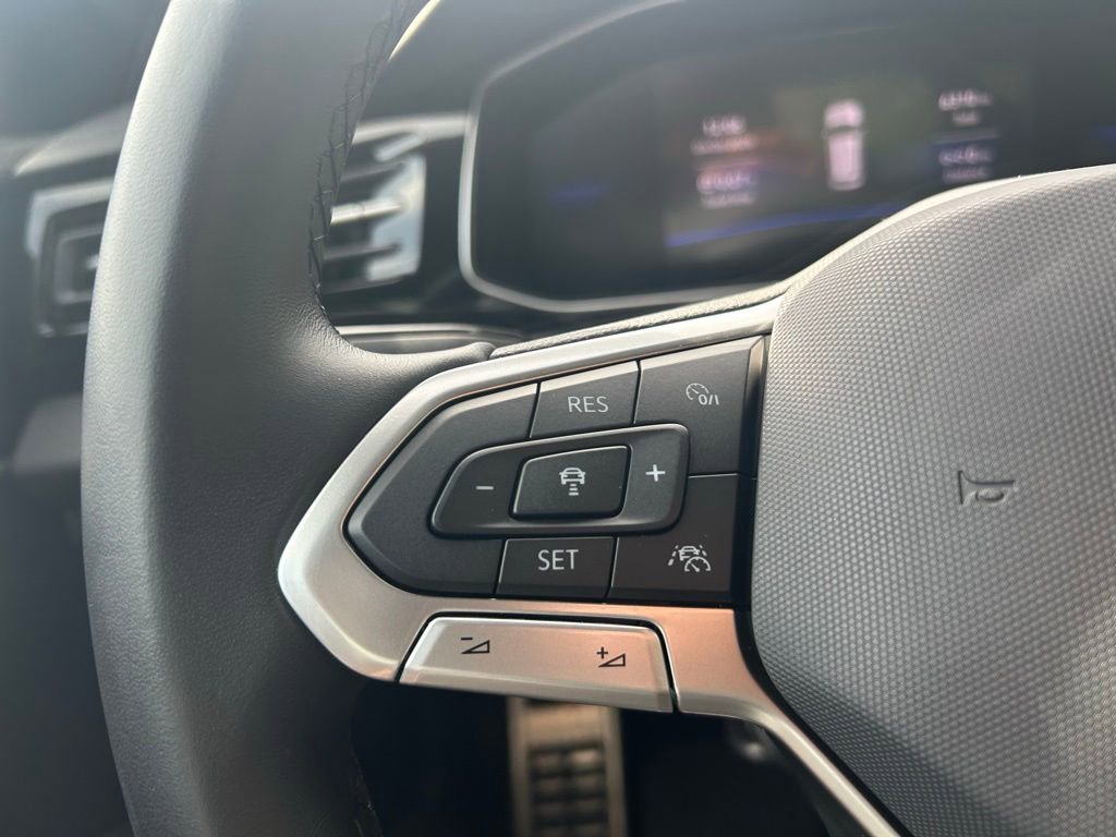 Used 2025 Volkswagen Jetta Sport image 21