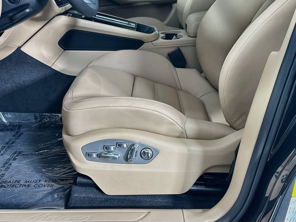 Certified 2026 Porsche Macan AWD/4WD image 22