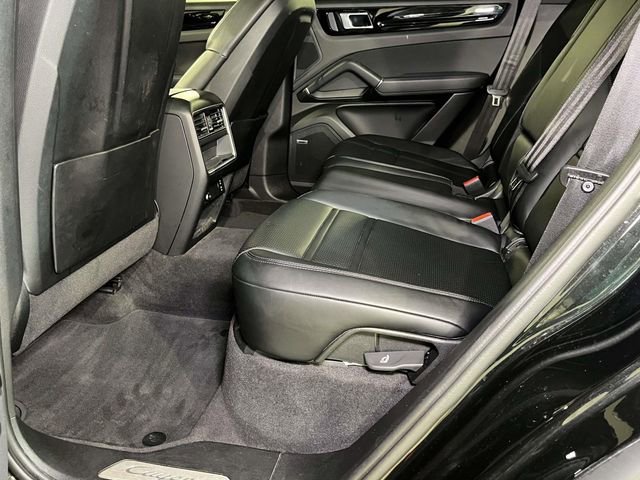 Used 2023 Porsche Cayenne w/ Premium Package image 20