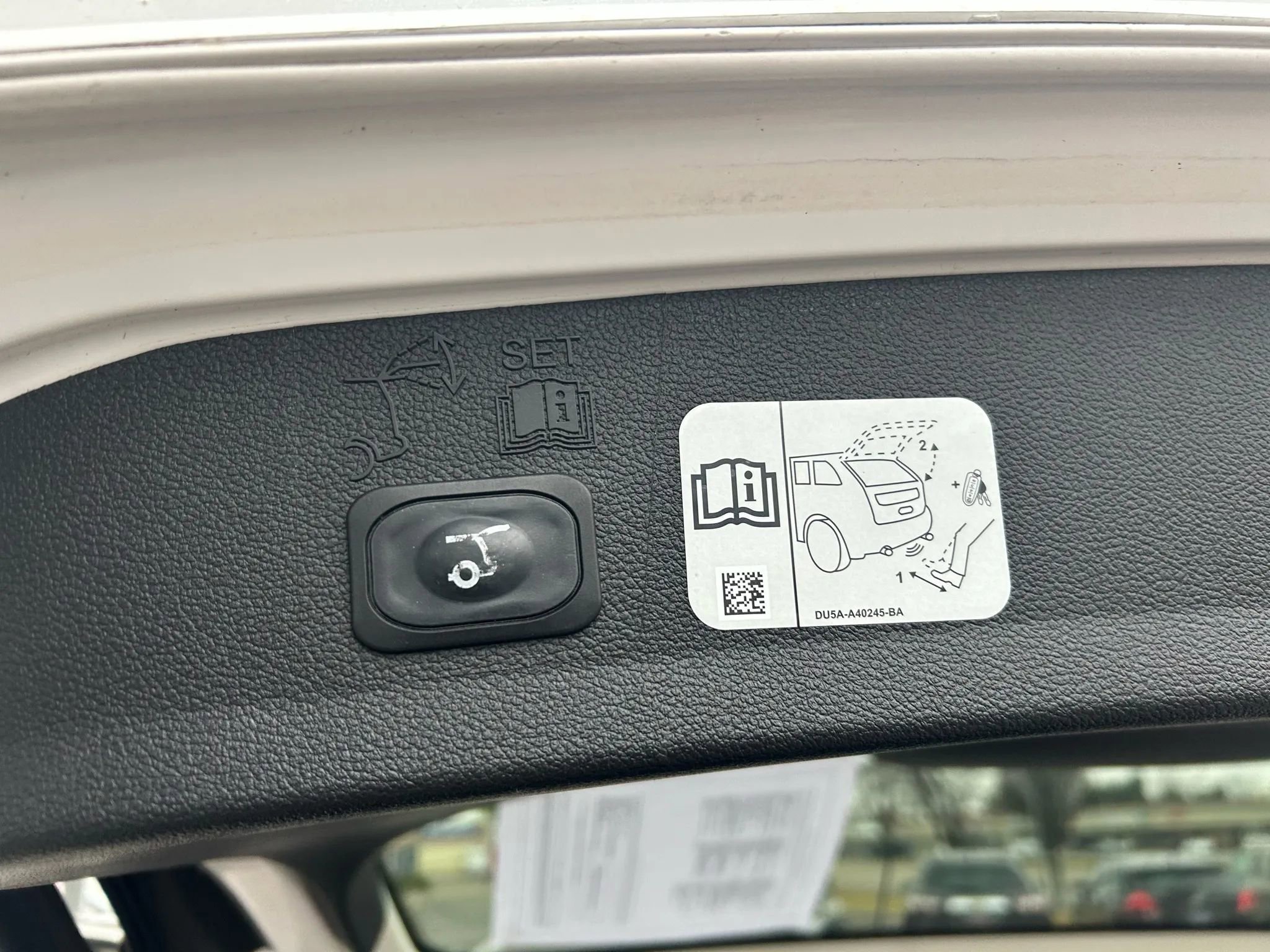 Used 2019 Ford Escape Titanium image 27