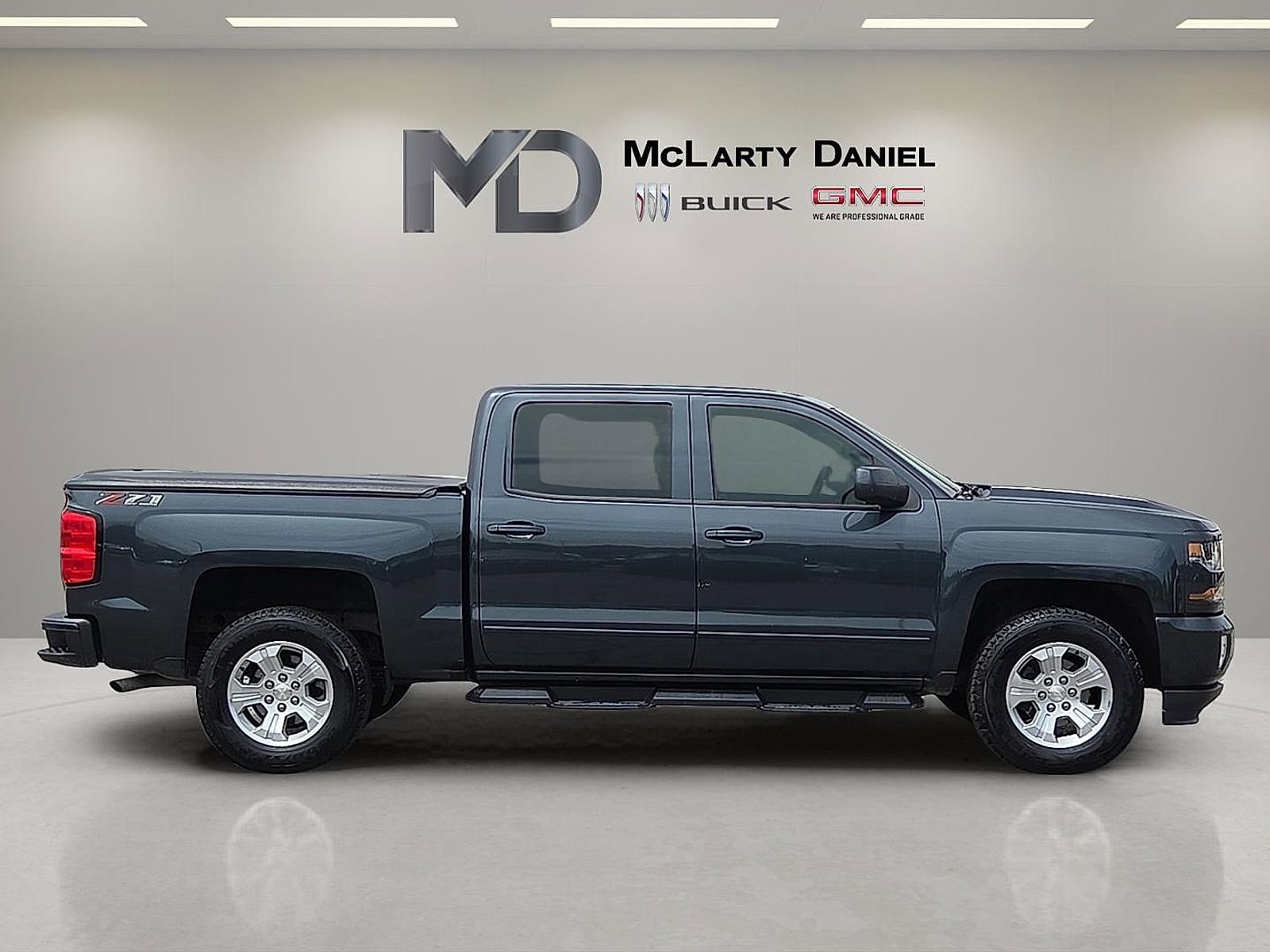 Used 2018 Chevrolet Silverado 1500 LT w/ Texas Edition AWD/4WD image 6