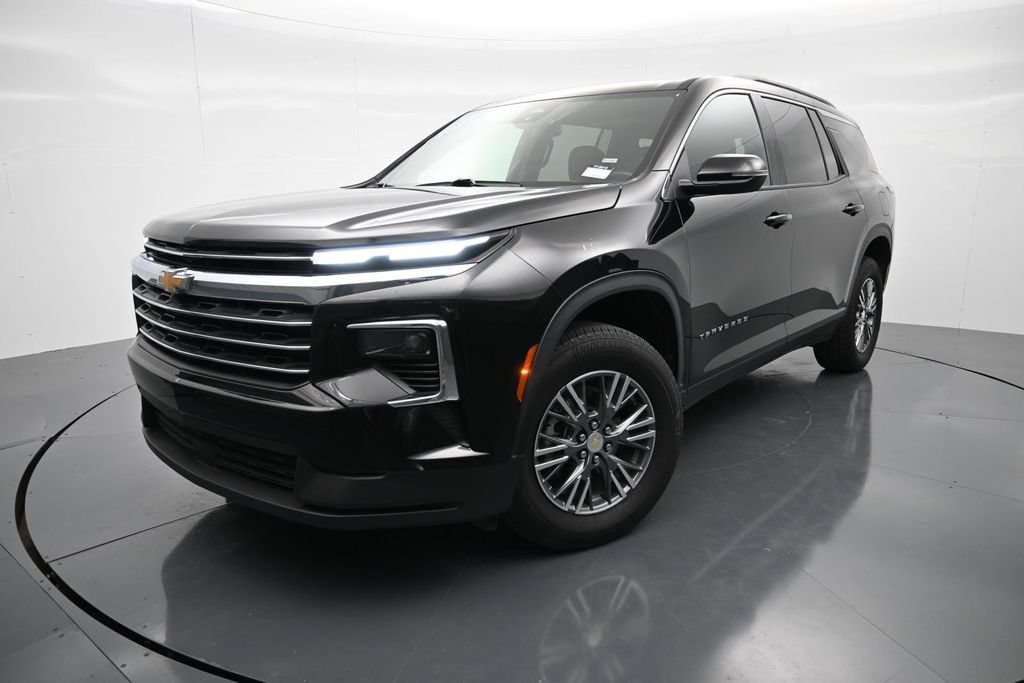 Used 2025 Chevrolet Traverse LT FWD image 9