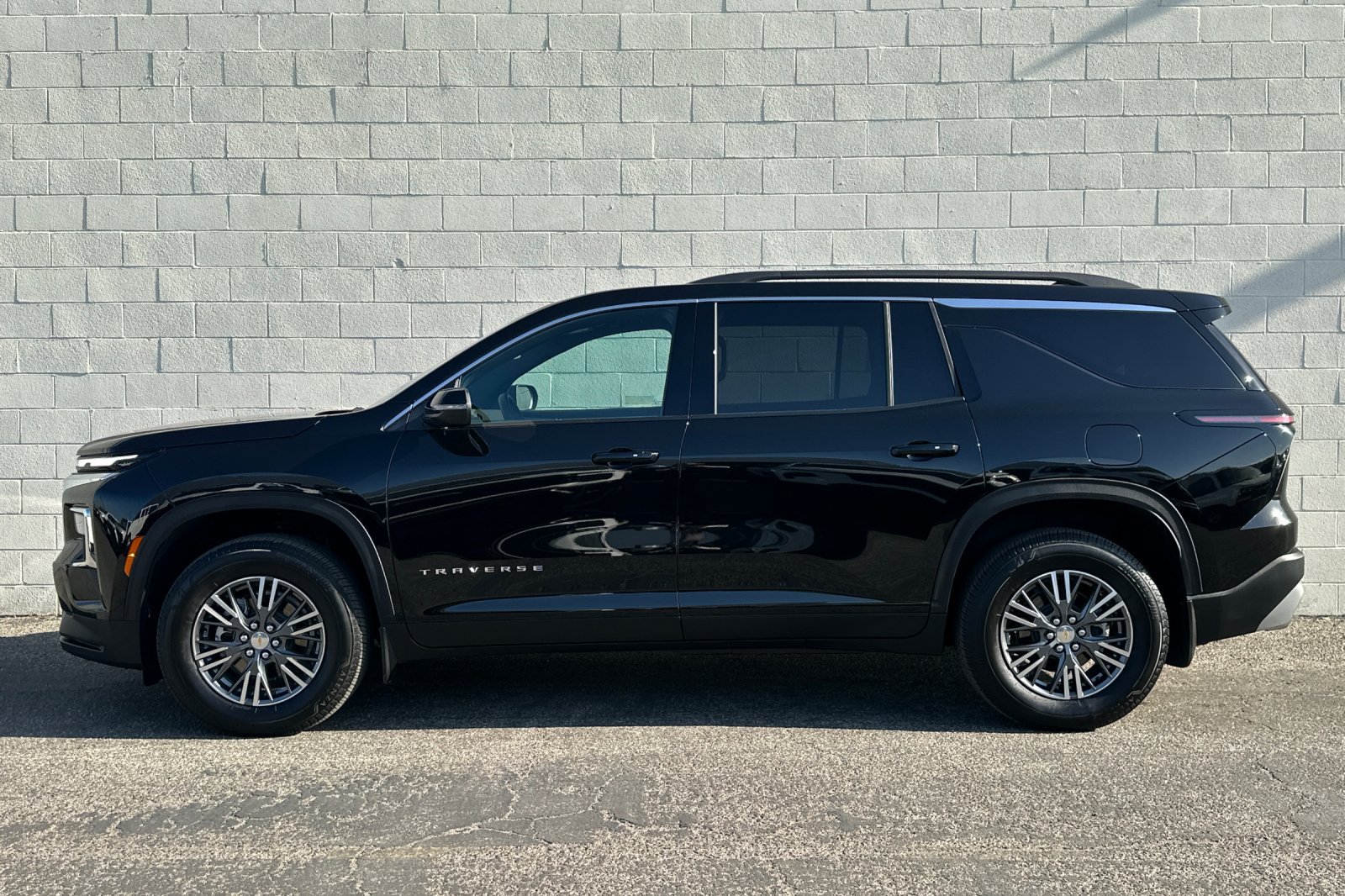 Used 2026 Chevrolet Traverse LT w/ LPO, Floor Liner Package FWD image 7