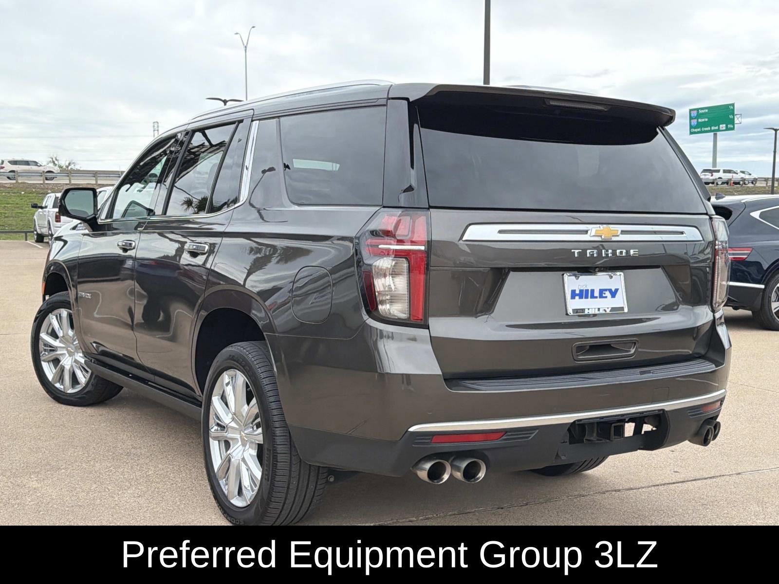 Used 2021 Chevrolet Tahoe High Country w/ Premium Package RWD image 3