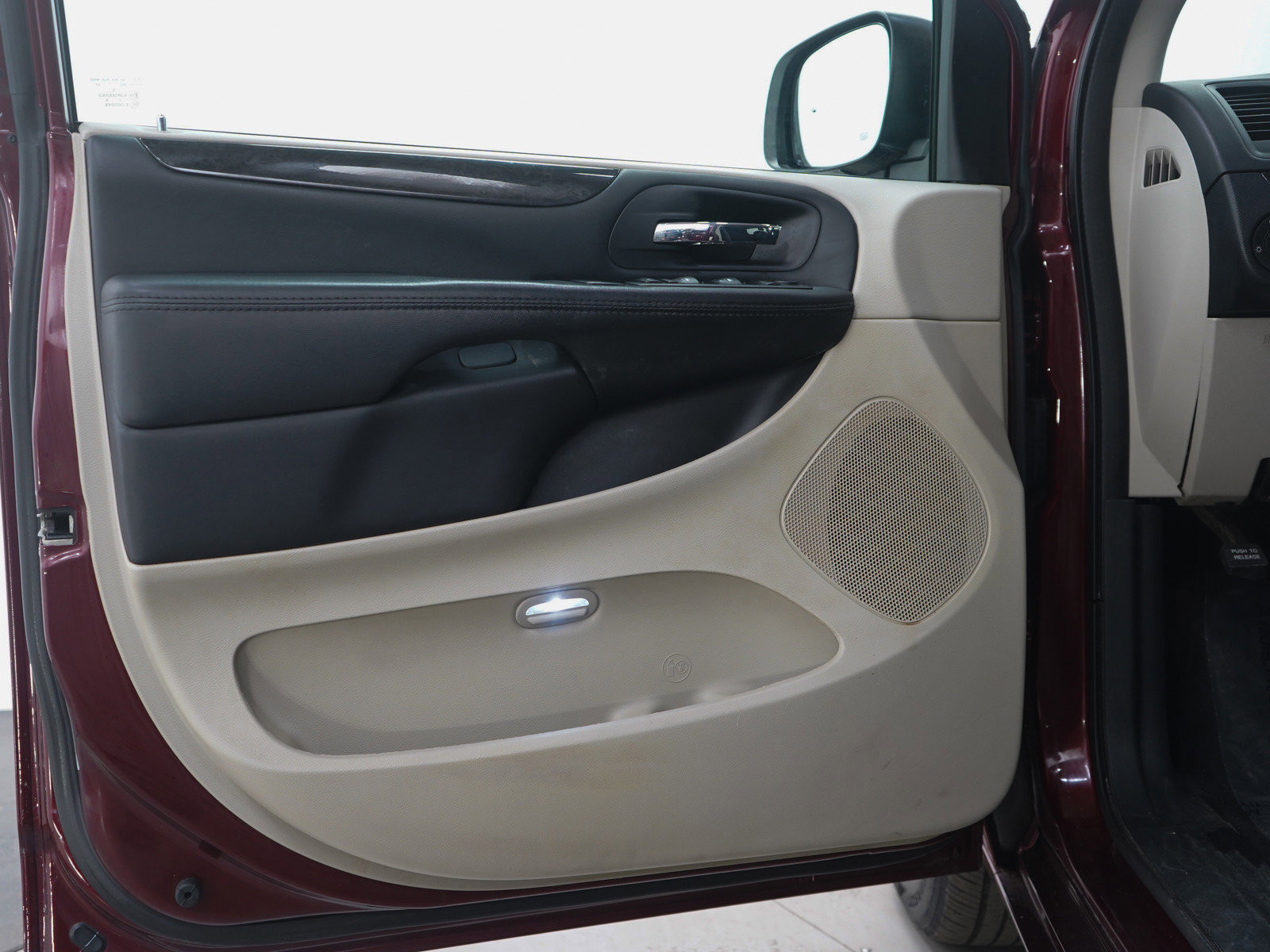 Used 2018 Dodge Grand Caravan SE image 19